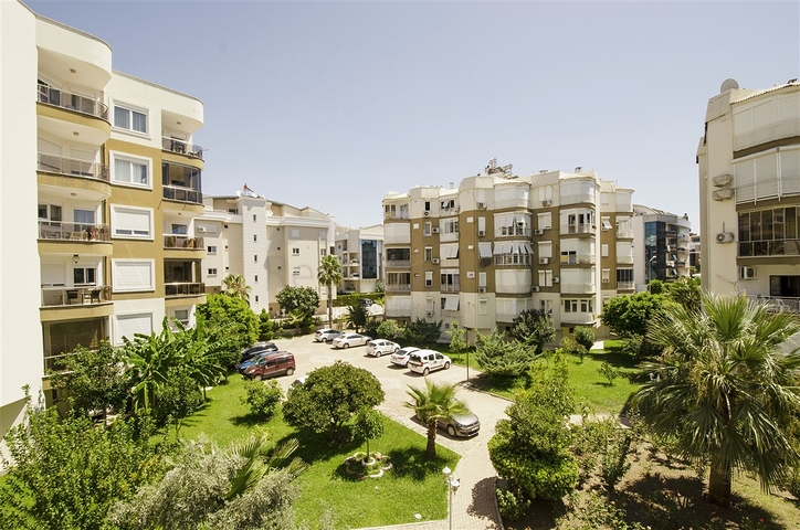 Квартира 1+1 с мебелью в 5 минутах от моря в Анталии