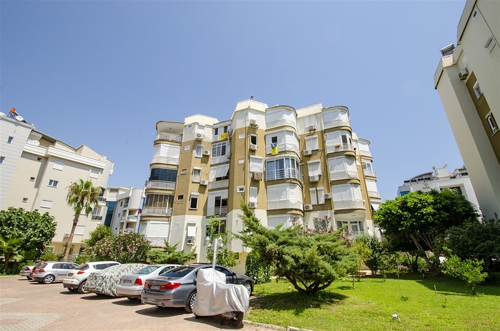 Квартира 1+1 с мебелью в 5 минутах от моря в Анталии