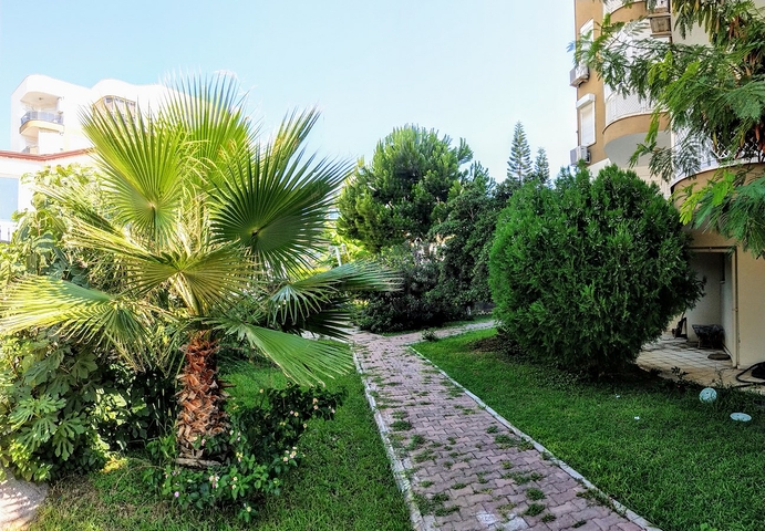 Квартира 1+1 с мебелью в 5 минутах от моря в Анталии