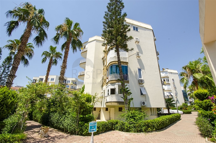 Квартира 1+1 с мебелью в 5 минутах от моря в Анталии