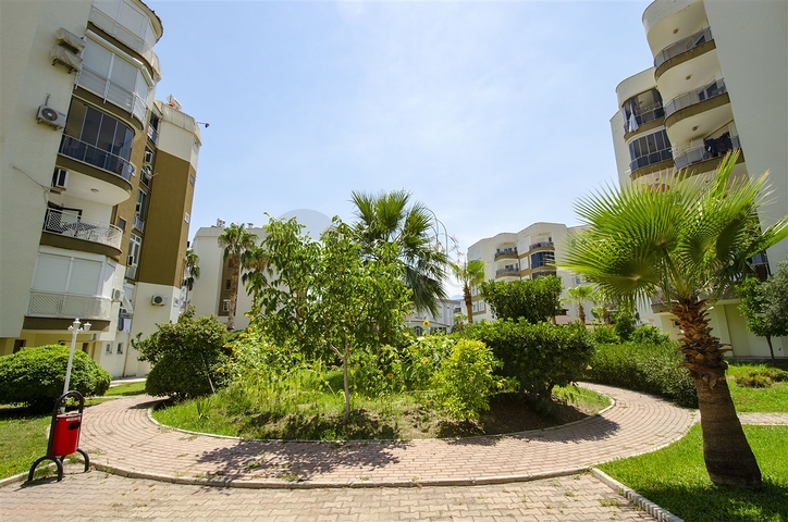 Квартира 1+1 с мебелью в 5 минутах от моря в Анталии