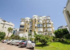 Квартира 1+1 с мебелью в 5 минутах от моря в Анталии