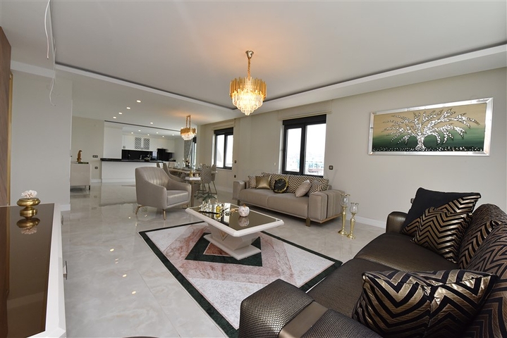 Просторный пентхаус на первой береговой линии 