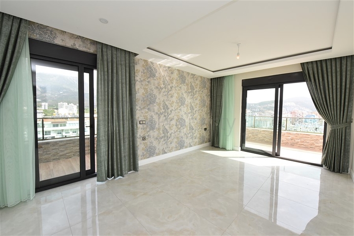 Просторный пентхаус на первой береговой линии 