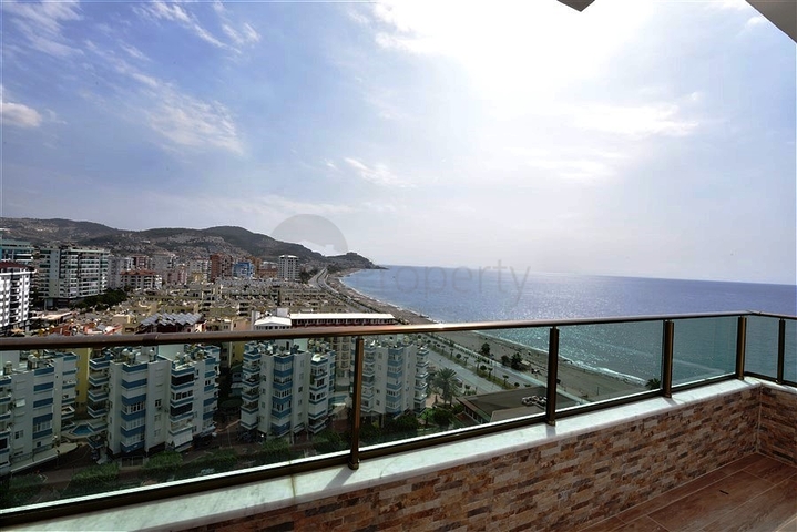 Просторный пентхаус на первой береговой линии 