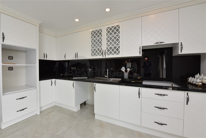 Просторный пентхаус на первой береговой линии 