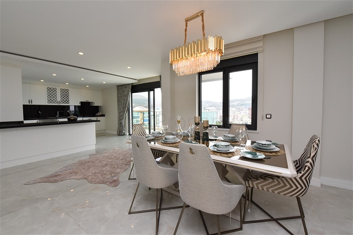 Просторный пентхаус на первой береговой линии 