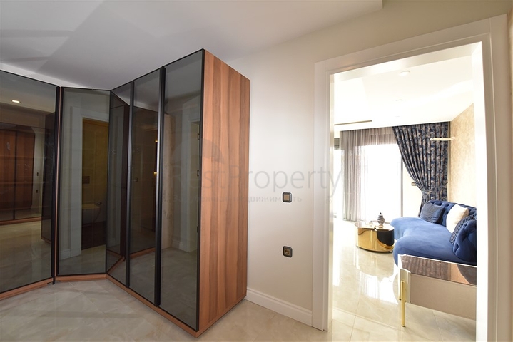 Просторный пентхаус на первой береговой линии 