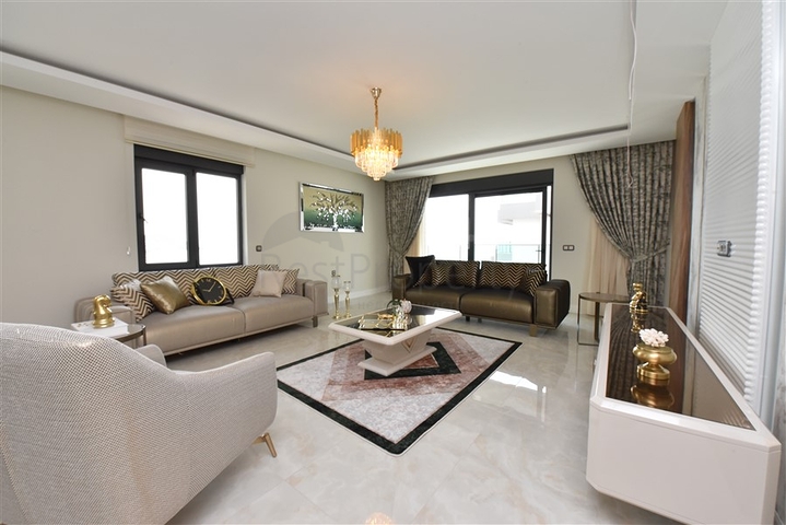 Просторный пентхаус на первой береговой линии 