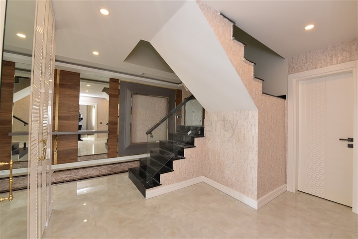 Просторный пентхаус на первой береговой линии 