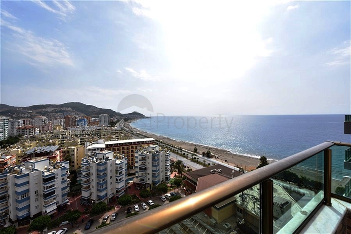 Просторный пентхаус на первой береговой линии 