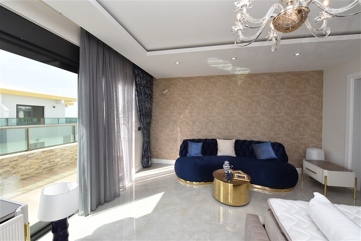 Просторный пентхаус на первой береговой линии 