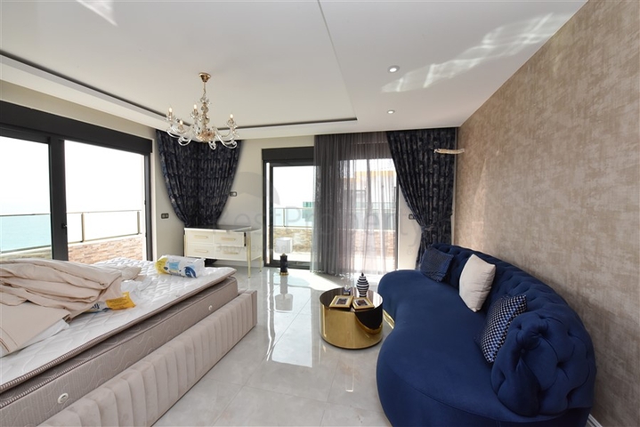 Просторный пентхаус на первой береговой линии 