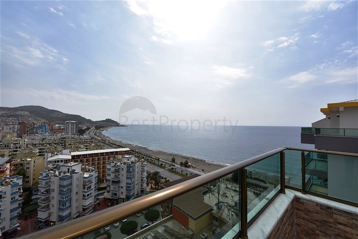 Просторный пентхаус на первой береговой линии 