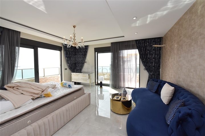 Просторный пентхаус на первой береговой линии 