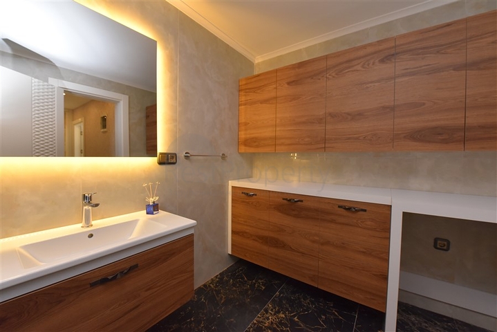 Просторный пентхаус на первой береговой линии 