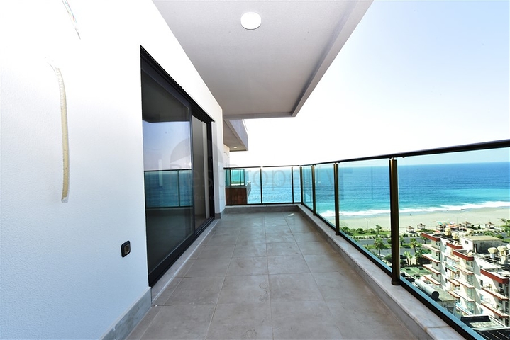 Пентхаус с видом на лазурное  море