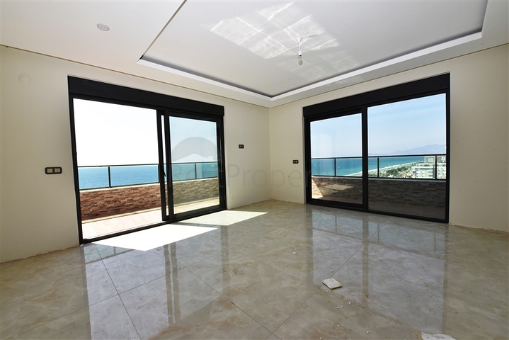 Пентхаус с видом на лазурное  море