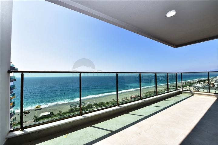 Пентхаус с видом на лазурное  море