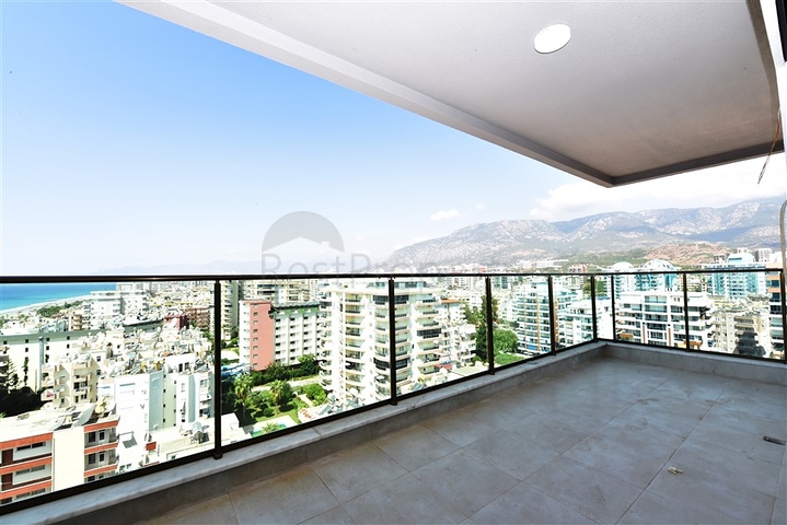 Пентхаус с видом на лазурное  море