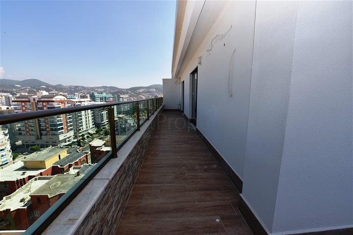 Пентхаус с видом на лазурное  море