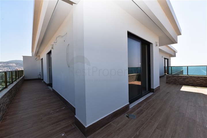 Пентхаус с видом на лазурное  море