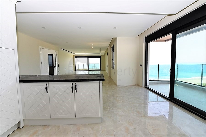 Пентхаус с видом на лазурное  море