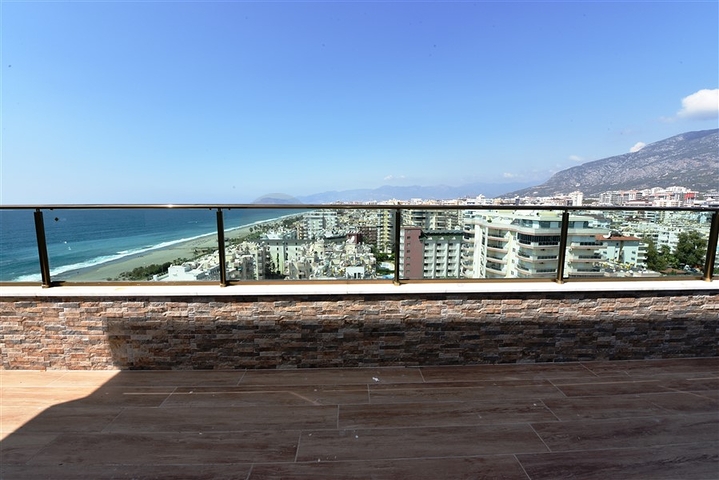 Пентхаус с видом на лазурное  море