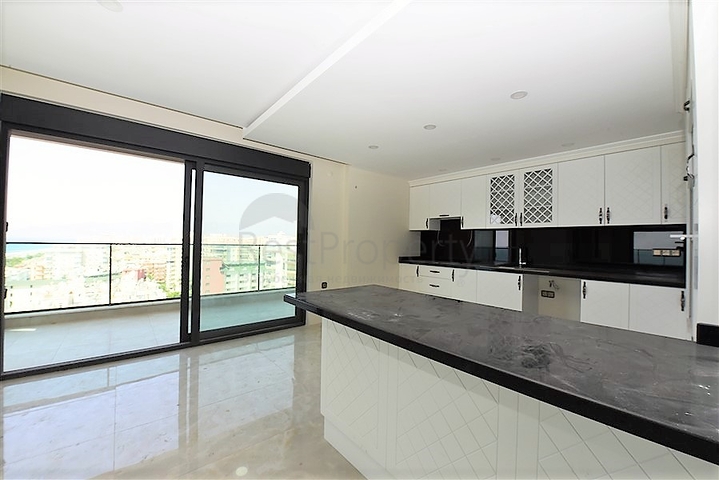 Пентхаус с видом на лазурное  море