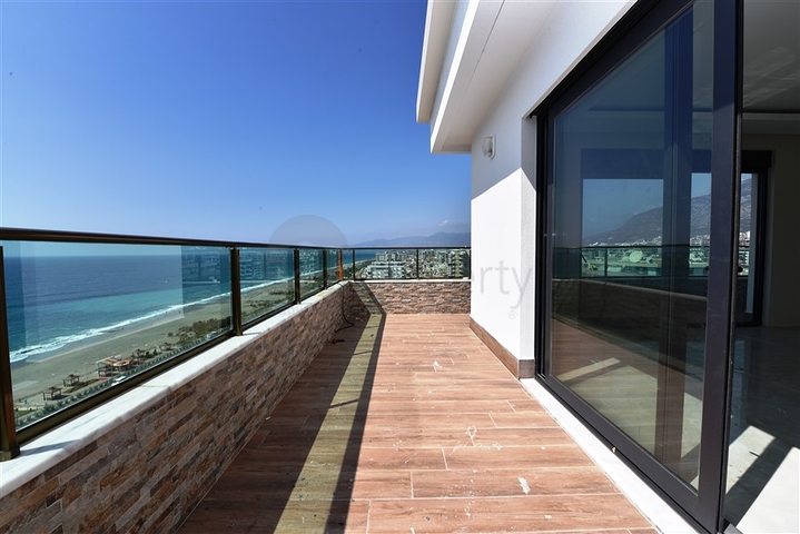 Пентхаус с видом на лазурное  море