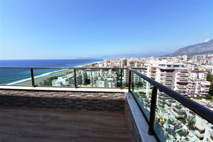 Пентхаус с видом на лазурное  море