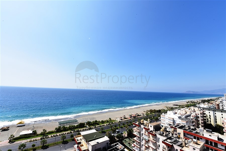 Пентхаус с видом на лазурное  море