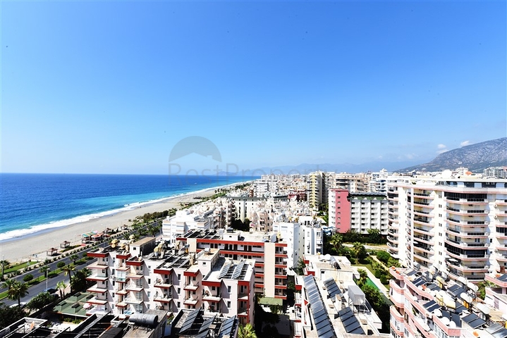 Пентхаус с видом на лазурное  море