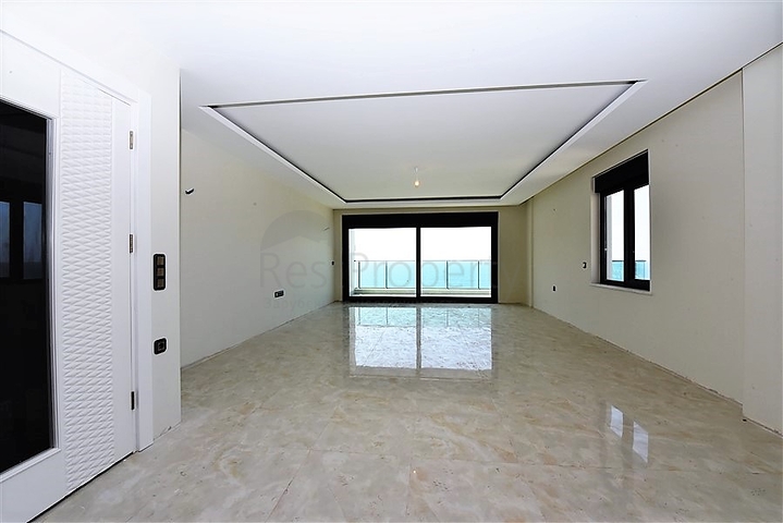 Пентхаус с видом на лазурное  море