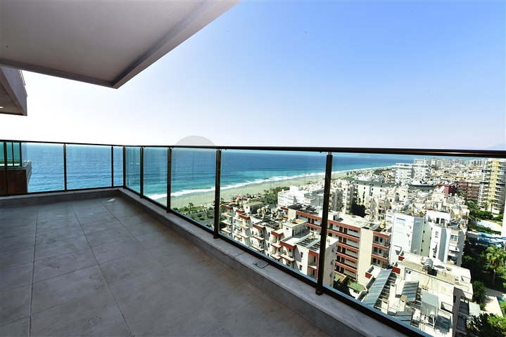 Пентхаус с видом на лазурное  море