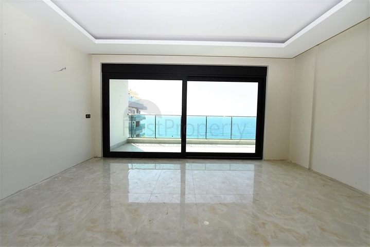 Пентхаус с видом на лазурное  море