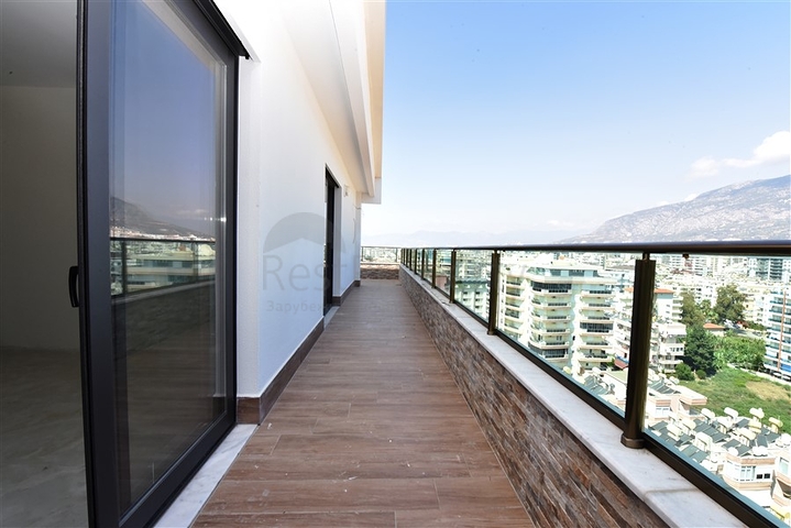 Пентхаус с видом на лазурное  море