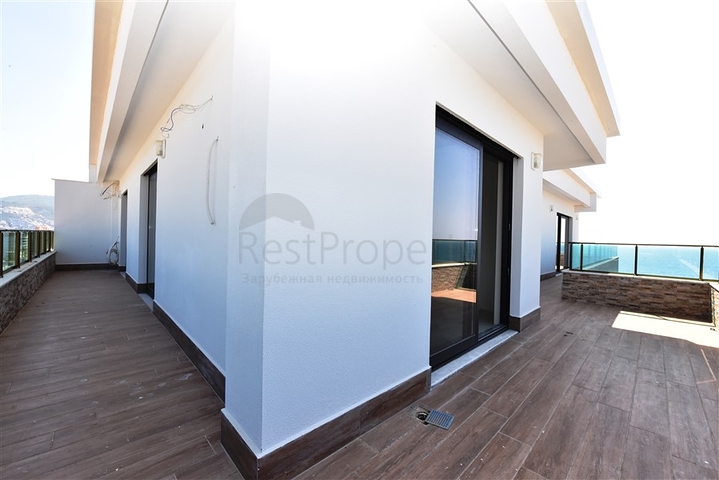 Пентхаус с видом на лазурное  море