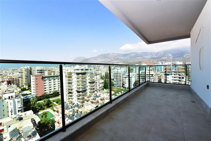 Пентхаус с видом на лазурное  море