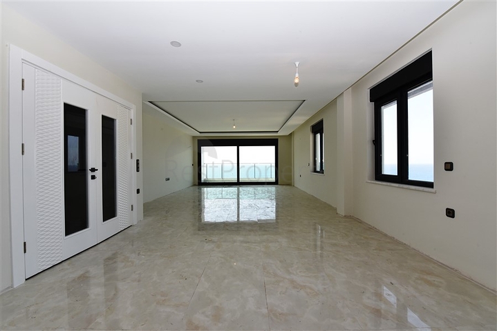 Пентхаус с видом на лазурное  море