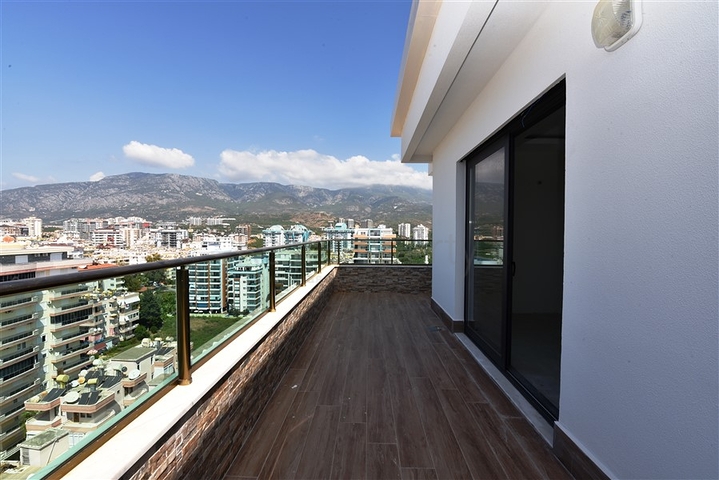 Пентхаус с видом на лазурное  море