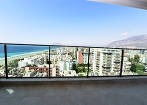 Пентхаус с видом на лазурное  море