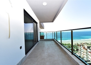 Пентхаус с видом на лазурное  море