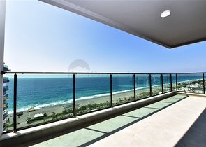 Пентхаус с видом на лазурное  море