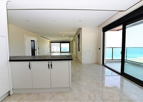 Пентхаус с видом на лазурное  море