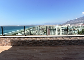 Пентхаус с видом на лазурное  море