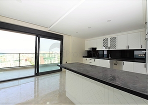 Пентхаус с видом на лазурное  море