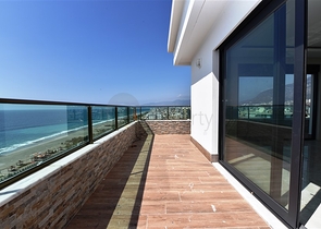 Пентхаус с видом на лазурное  море