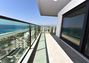 Пентхаус с видом на лазурное  море