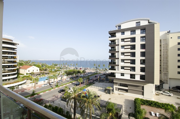 Просторная квартира 3+1 с видом на море в Коньялты